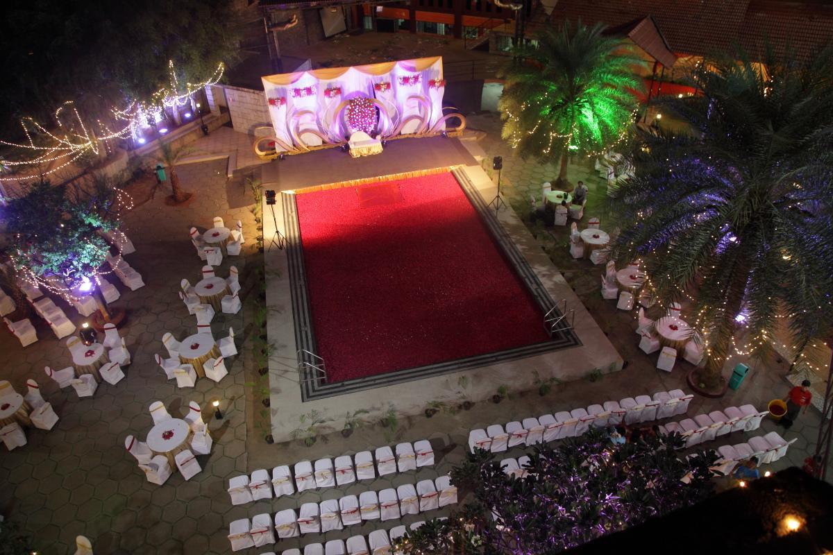 The Club Hotel Bangalore Exterior photo