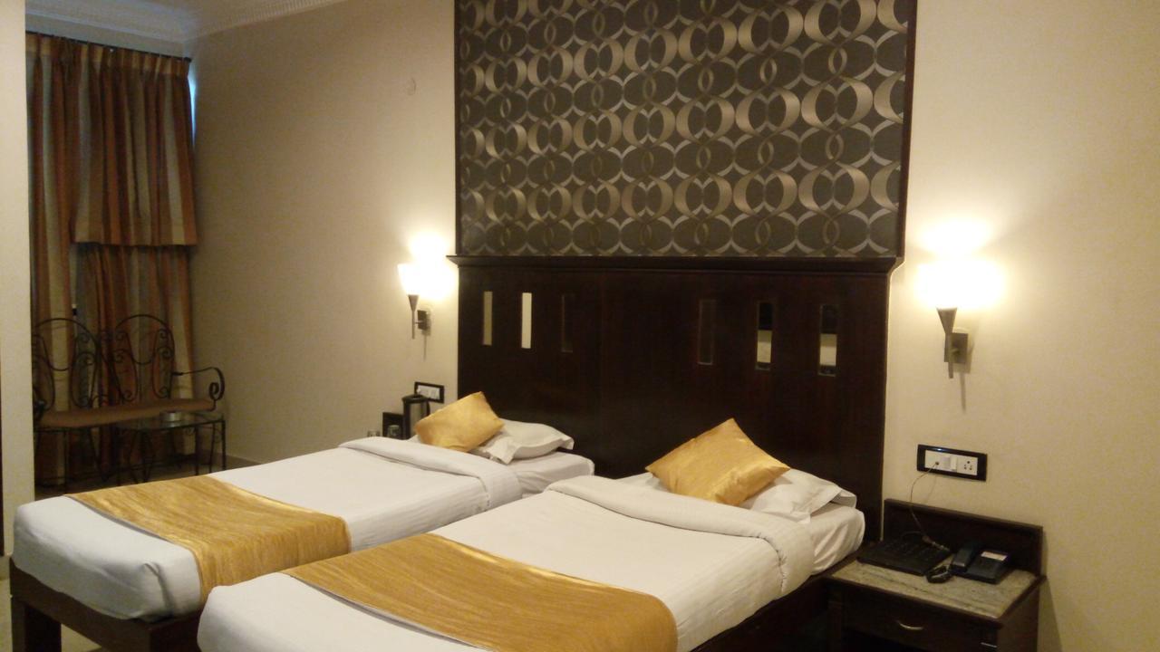 The Club Hotel Bangalore Exterior photo