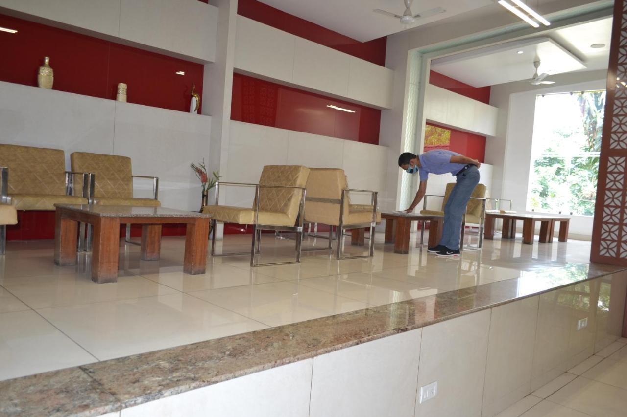 The Club Hotel Bangalore Exterior photo